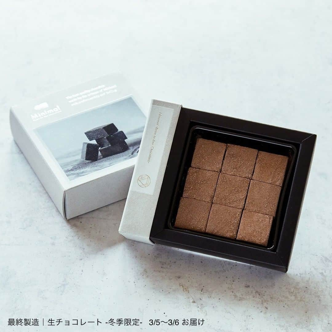 Minimal-BeantoBarChocolate-さんのインスタグラム写真 - (Minimal-BeantoBarChocolate-Instagram)「🔔今季最後の商品も！ 日曜AM10時〜4つの商品のご予約受付中！  ちょっと早めのバレンタインのお返しにもぴったり。Bean to Barチョコレートを使った、特別なスイーツです。  ＼ご予約ラストチャンスの商品／ 🍫「生チョコレート -冬季限定-」¥2,916 今季、最終製造分のご予約です！ カカオから引き出したはちみつやバニラのような複雑な甘味の、Minimalらしい香り高い生チョコレート。  🍫「生ガトーショコラ -NUTTY-」¥3,510 3月にレシピをリニューアルすることになりました。 今のレシピの味わいを「最後にもう一度食べたい！」という方はお見逃しなく！  ＼その他のご予約受付中商品／ 🍫「チョコレートレアチーズケーキ」¥2,980 「濃厚なのにくどくない甘さ」と好評のMinimal人気No.1スイーツ。ひな祭りに皆で楽しむのもおすすめです。  🍫「生ガトーショコラ -フロマージュ-」¥3,510 ホワイトデーシーズン限定の新商品！ホワイトデー前、ひとあしお先に試せるこの機会にぜひどうぞ。 ※LINEのお友だち限定販売です LINEのお友だち追加は、プロフィールにあるハイライト「🔔」よりどうぞ。  ※税込み価格、送料別」2月21日 14時23分 - minimal_beantobarchocolate