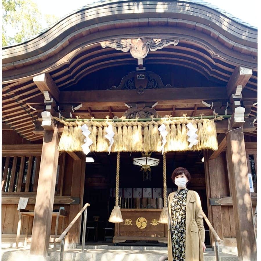 池尻和佳子さんのインスタグラム写真 - (池尻和佳子Instagram)「やっと初詣。  熊野道祖神社で『健康のど守り』、授かりましたm(._.)m  今年、私は八方塞がりらしい😂  誰か助けて。  #熊野道祖神社#パワースポット#年 #power#spot #ご神木 #榎#樹齢#700 #福岡市#南区#健康のど守り#初詣 #ご朱印 ##感動#台風#負けない#強さ」2月21日 14時23分 - wakako_ikejiri_rkb