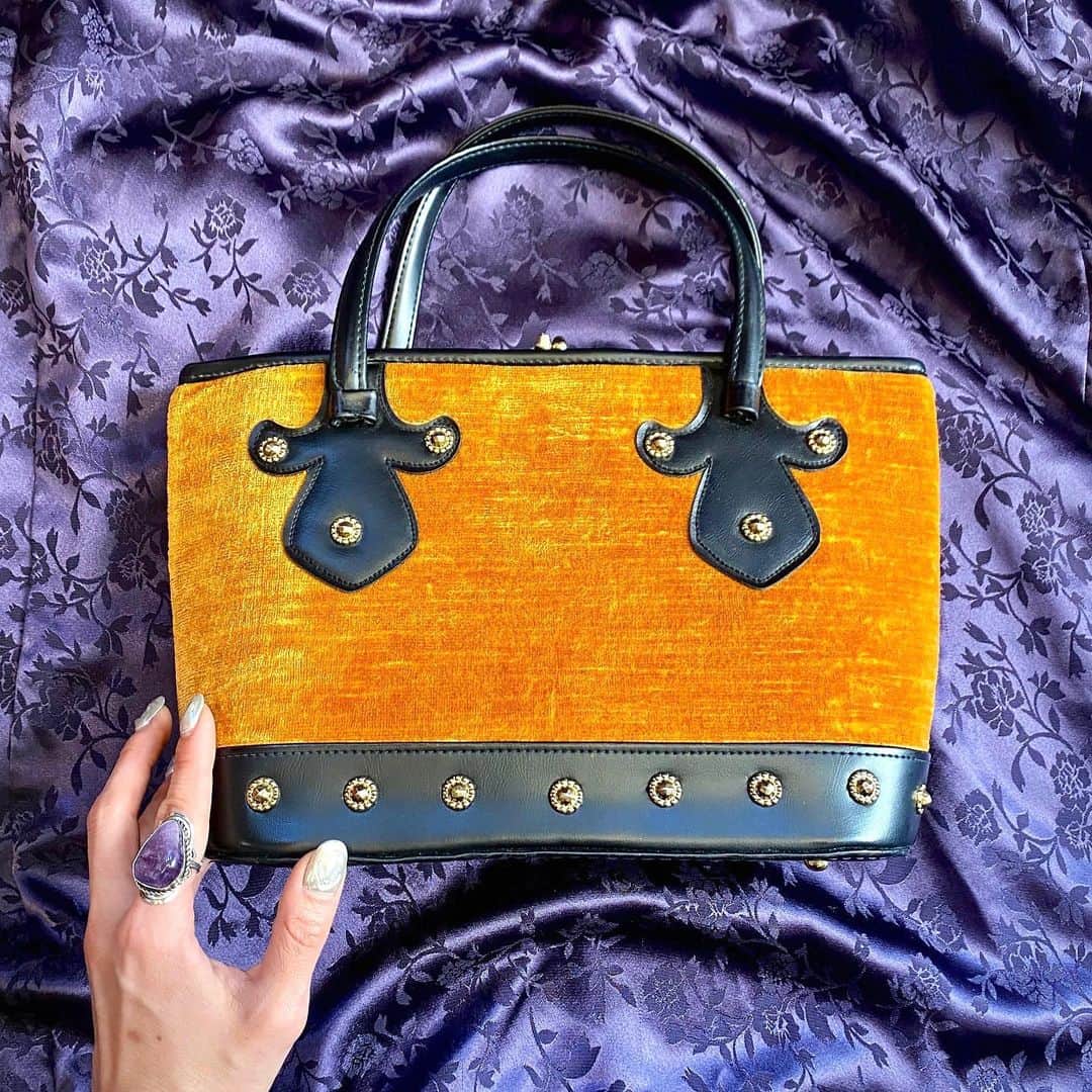 Chief used&vintageのインスタグラム：「“1960s Bicolor Handbag”  オンラインストアにも掲載しております。」