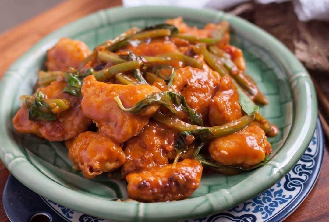 Archana's Kitchenのインスタグラム：「Thai Basil Chicken Recipe- Pad Krapow Gai is a classic Thai take on crispy fried chicken dunked in a sweet and spicy flavors along with fresh earthy basil leaves. Try this and tell me how you liked it. Search for the recipe “Pad Krapow Gai” in our app. Link to the app in the bio @archanaskitchen」