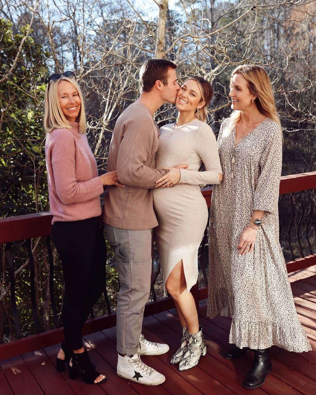 コリー・ロバートソンのインスタグラム：「What a sweet day celebrating and showering these two with all the adorable things a baby girl needs 💕@legitsadierob @christian_huff you are surrounded by so much love. You’re going to be the most amazing parents! And don’t worry, when you need sleep, there are plenty of grandmas waiting in the wings🤗」