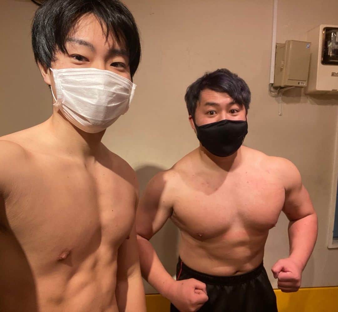 加藤拓歩のインスタグラム：「元AV男優のいがけんくんと💪💪  1年越しにやっと会えて一緒にトレーニング👍！  #筋トレ」
