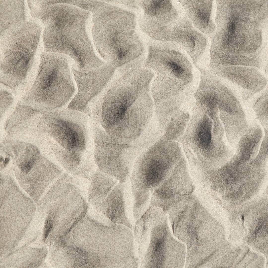 ベンシモンのインスタグラム：「Vite vite, les pieds dans le sable 🌞🌿 ​📸 by la merveilleuse @making_on ​#bensimon #summer #inspiration #mood」