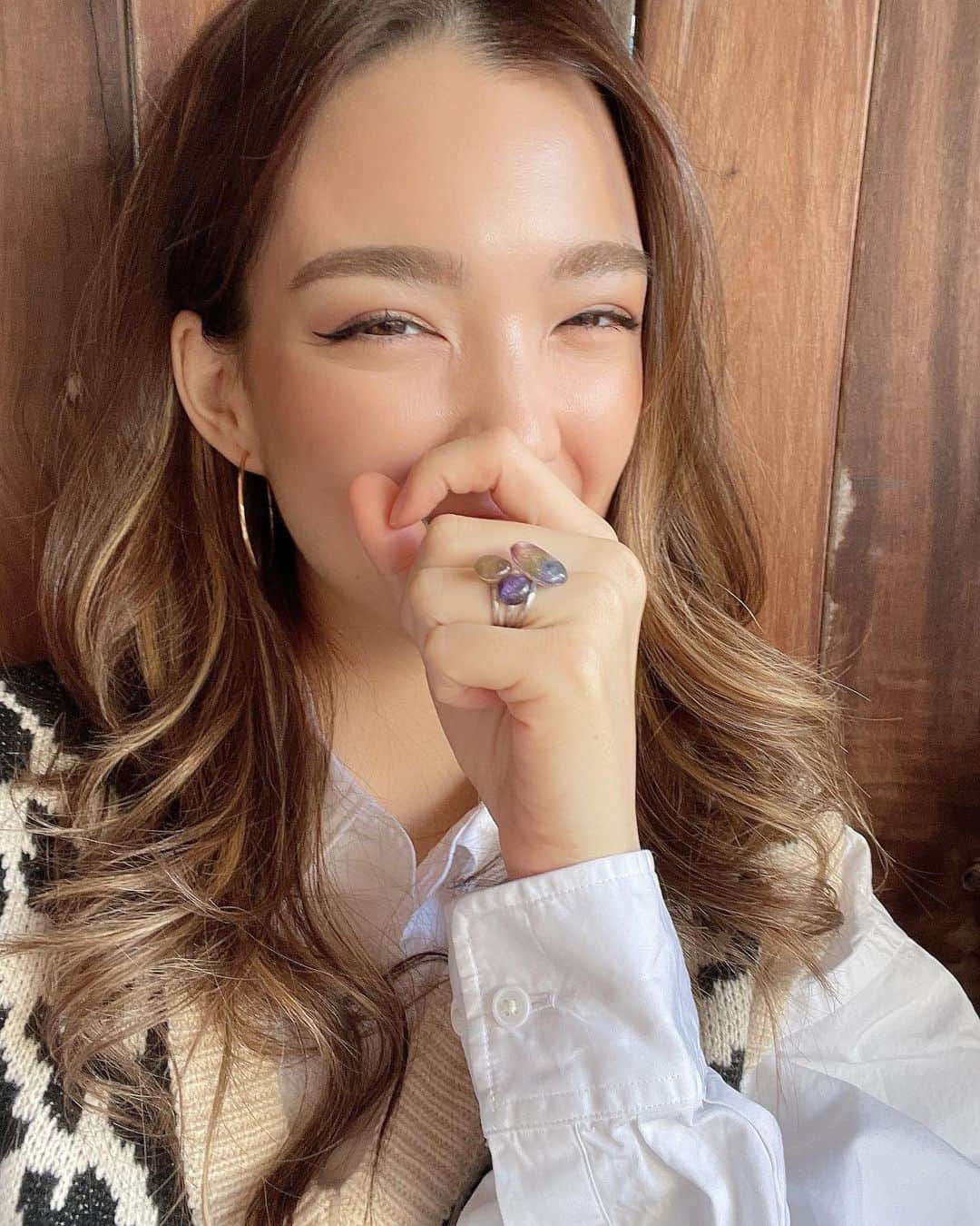 初音さんのインスタグラム写真 - (初音Instagram)「友達のブランドの指輪を妹とお揃いで🥰❤️ 一気にオシャレ度上がるー！！！  #itsmy」2月21日 15時18分 - chunetaro