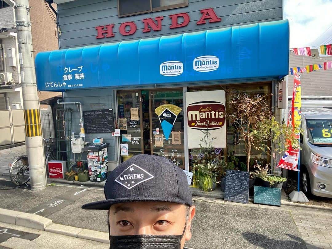 NAOKIさんのインスタグラム写真 - (NAOKIInstagram)「先日の﻿ ﻿ 【LA・LA・LA LUNCH】﻿ ﻿ は、﻿ ﻿ 京都の中立売智恵光院にある﻿ ﻿ mantis (@mantis.kyoto)﻿ ﻿ に行ってきました。﻿ ﻿ チキンオーバーライスがとても美味しかった〜☺️﻿ ﻿ 独断グルメステッカー貼ってくれてて嬉しかったです😊﻿ ﻿ 他にも美味しいメニューたくさんあるからみんなも行ってみてねー👍﻿ ﻿ ﻿ #mantis﻿ #ナオキ独断グルメ﻿ #グルメ旅京都﻿ #旅とグルメと私﻿ #dogmaticgourmet」2月21日 15時18分 - naoki_10feet