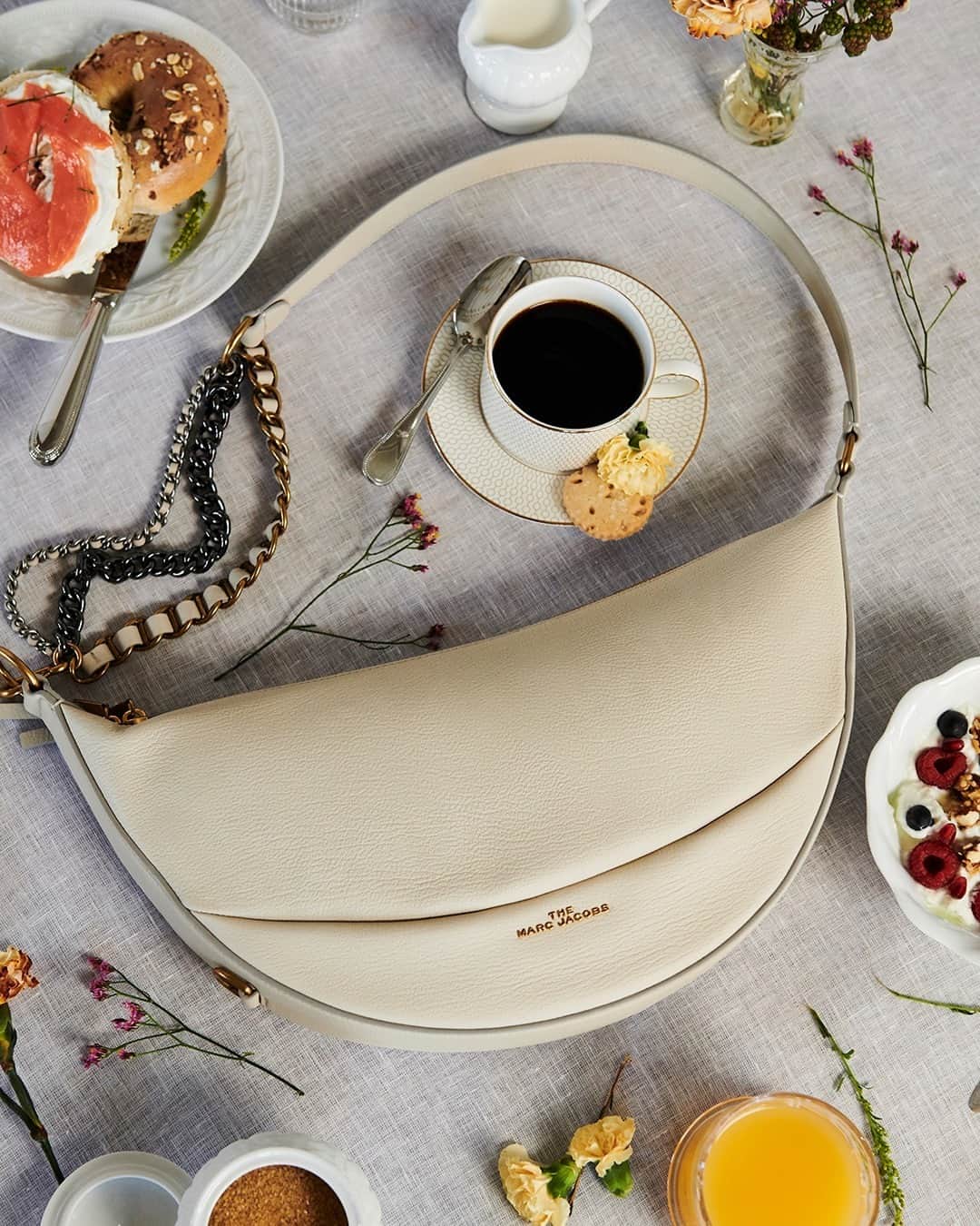 Bloomingdale'sのインスタグラム：「MJ au lait ☕ Tag your dream coffee date! (Ours is @marcjacobs ofc)」