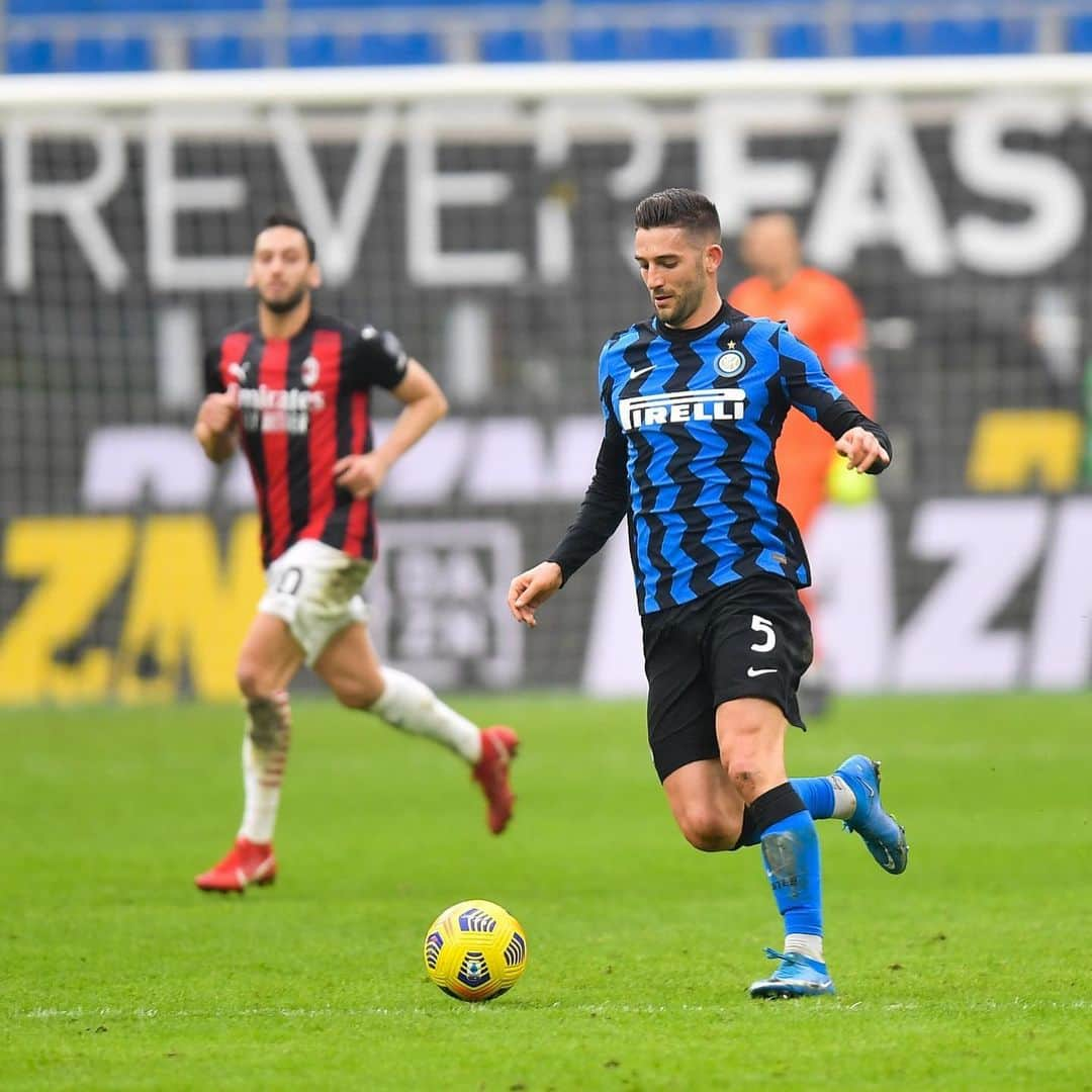 ロベルト・ガリアルディーニさんのインスタグラム写真 - (ロベルト・ガリアルディーニInstagram)「Squadra, gruppo, famiglia. In una parola: Inter ⚫️🔵 @inter #forzainter #milaninter #milanonerazzurra」2月22日 2時09分 - roberto.gagliardini