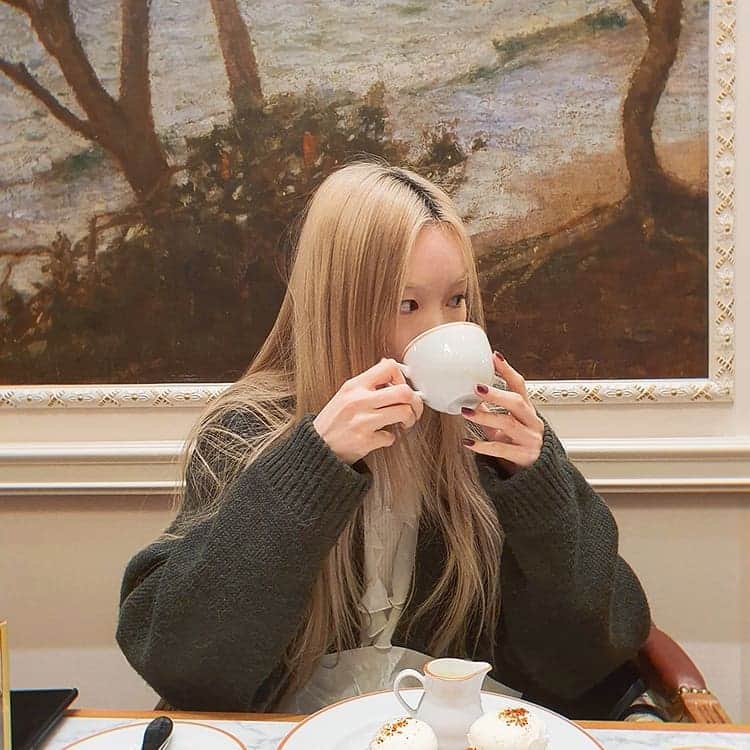 フェルナンダ・リーのインスタグラム：「Went outside the other day 🥸」
