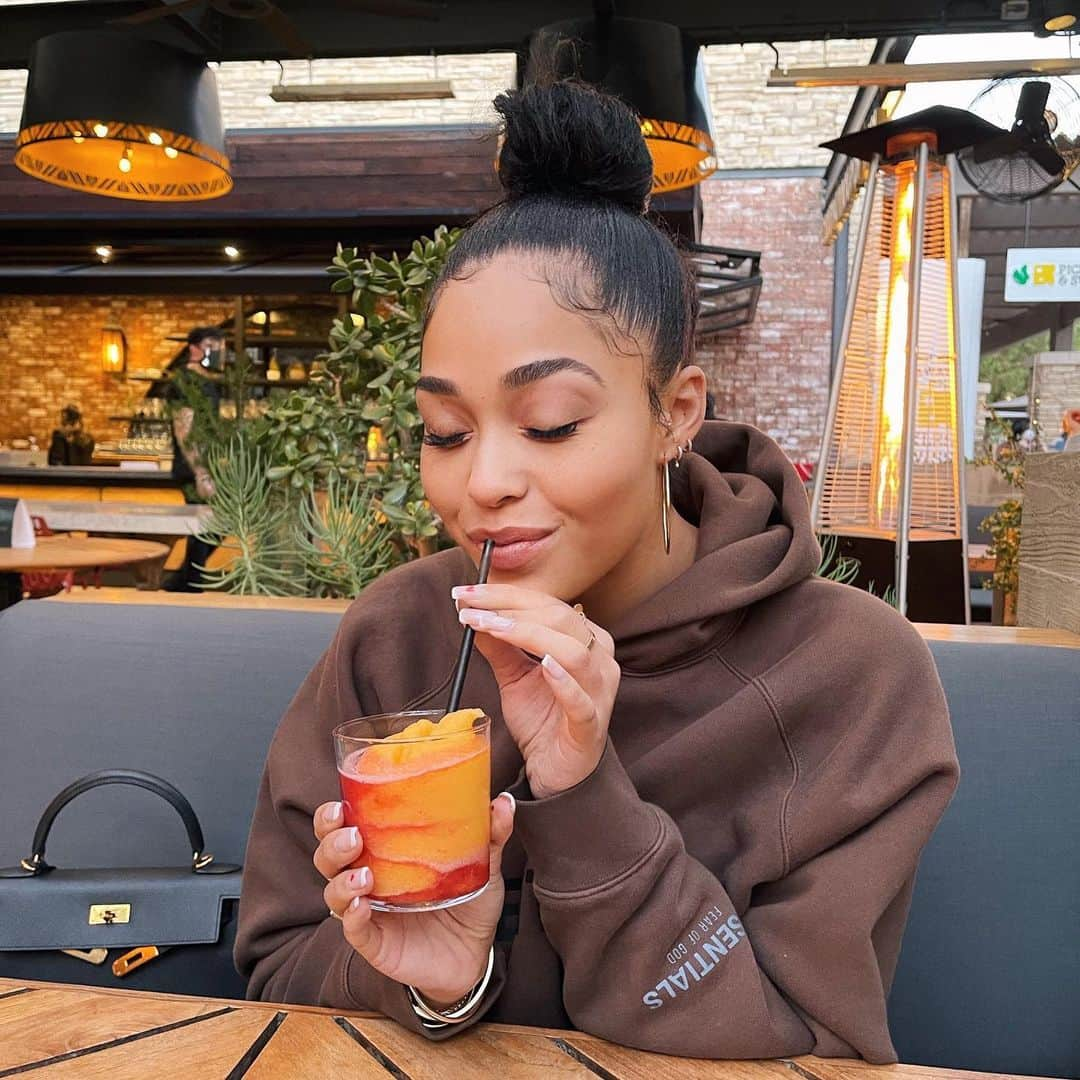 ジョーディン・ウッズさんのインスタグラム写真 - (ジョーディン・ウッズInstagram)「Peach Bellini me please 😋」2月22日 0時54分 - jordynwoods