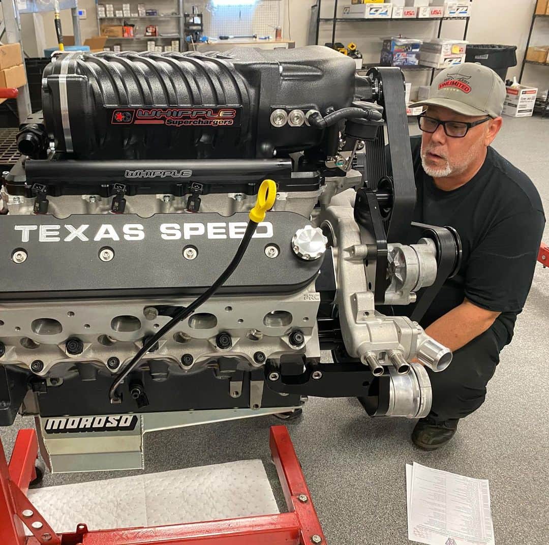 ウエストコーストチョッパーズのインスタグラム：「I love transitions like this.  My good friend Tommy Delago ( @tdelago ) Went from being one of the Baddest Nitro Funny Car Crew Chiefs Ever!  To Full On Beef Jerky mogul.  Check out @beefjerkyunlimited it’s pretty Awesome Stuff made the right way with USDA stamp of approval!  Annnd they can ship it right to your door👍🏽  Order some today!! 👉🏽 beefjerkyunlimited.com 👈🏽  🔥🔥*Also don’t even think about trying the “Nitro Methane Jerky” unless you want to really punish your butthole🔥🔥  Plz Follow —-> @beefjerkyunlimited   Thank You🙏🏻  #jessejames」