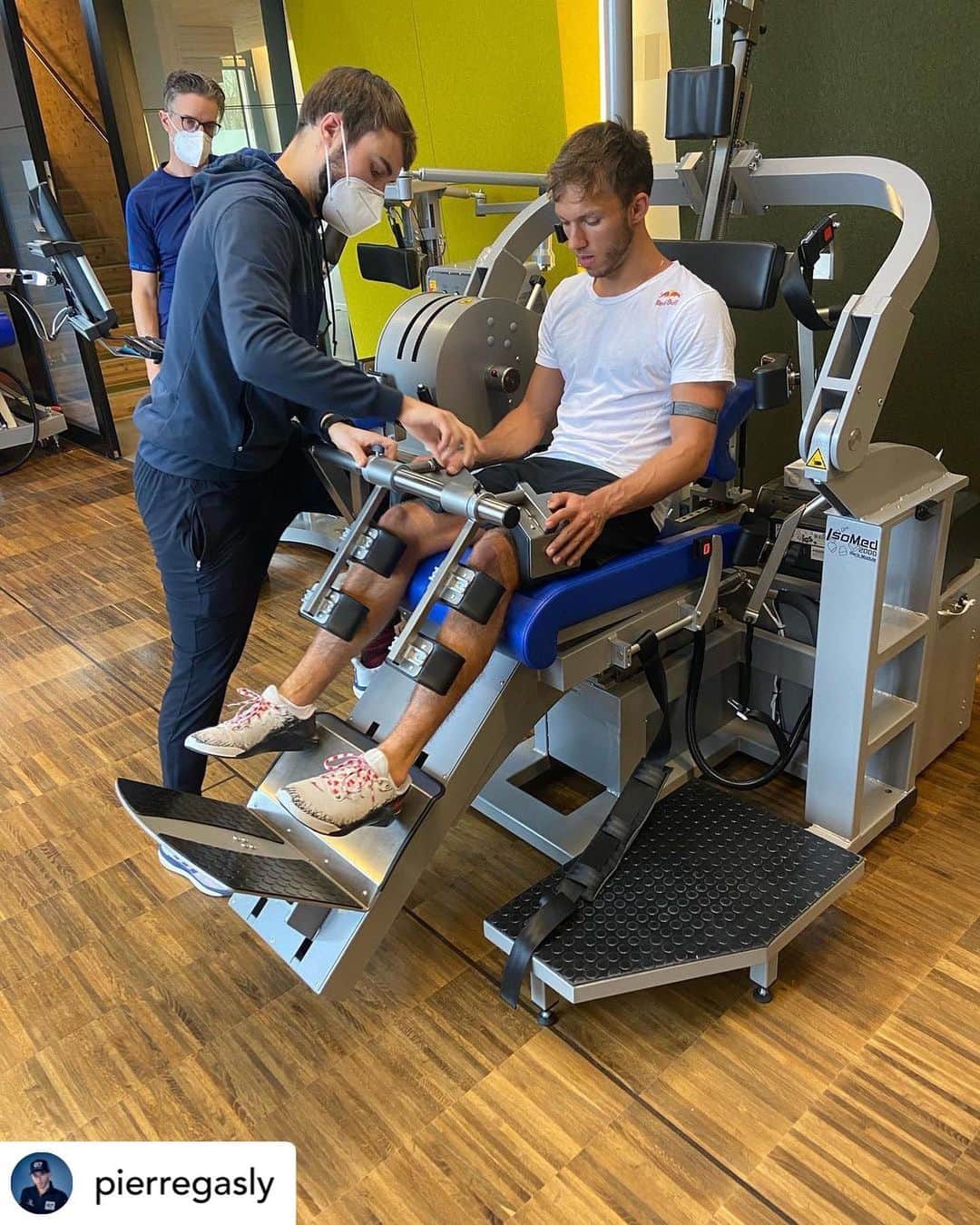 F1さんのインスタグラム写真 - (F1Instagram)「Pierre taking it to the next level in the gym as he prepares to do battle in 2021 💪👊👀  🎬 @pierregasly x Repost  #F1 #Formula1 @alphataurif1」2月22日 0時51分 - f1