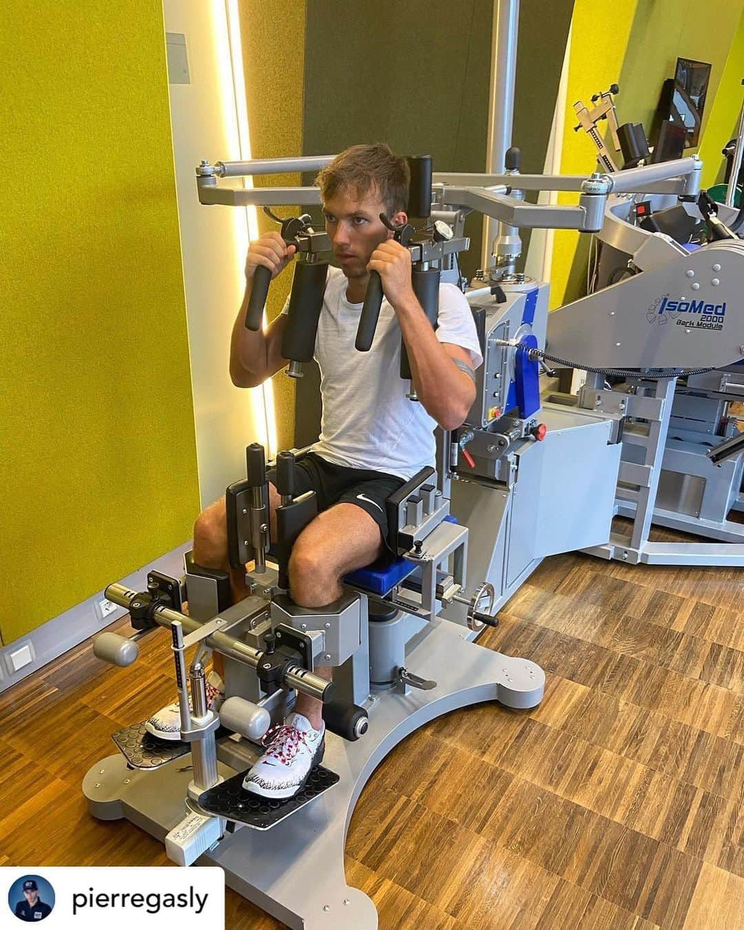 F1さんのインスタグラム写真 - (F1Instagram)「Pierre taking it to the next level in the gym as he prepares to do battle in 2021 💪👊👀  🎬 @pierregasly x Repost  #F1 #Formula1 @alphataurif1」2月22日 0時51分 - f1