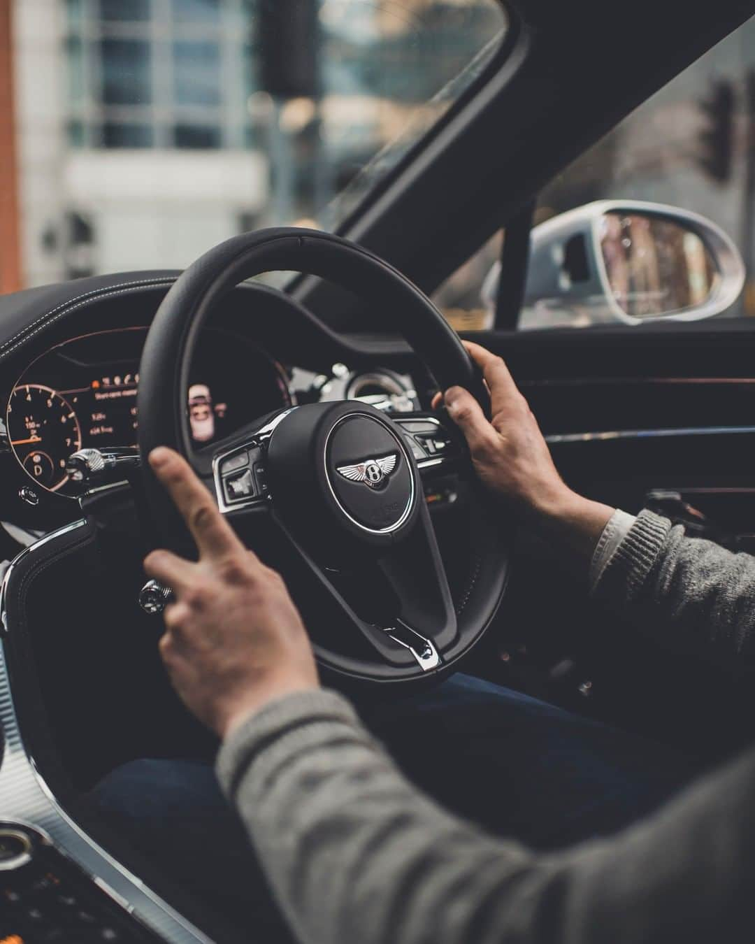 ベントレーさんのインスタグラム写真 - (ベントレーInstagram)「Happiness favours those who don't wait for happiness to favour them. The #ContinentalGT V8 #Convertible. #WorldOfBentley  _ #Bentley Continental GT V8 Convertible WLTP drive cycle: combined fuel consumption: 23.3 mpg (12.1 l/100 km), combined CO₂: 275 g/km. Photos by @amyshorephotography」2月22日 1時00分 - bentleymotors