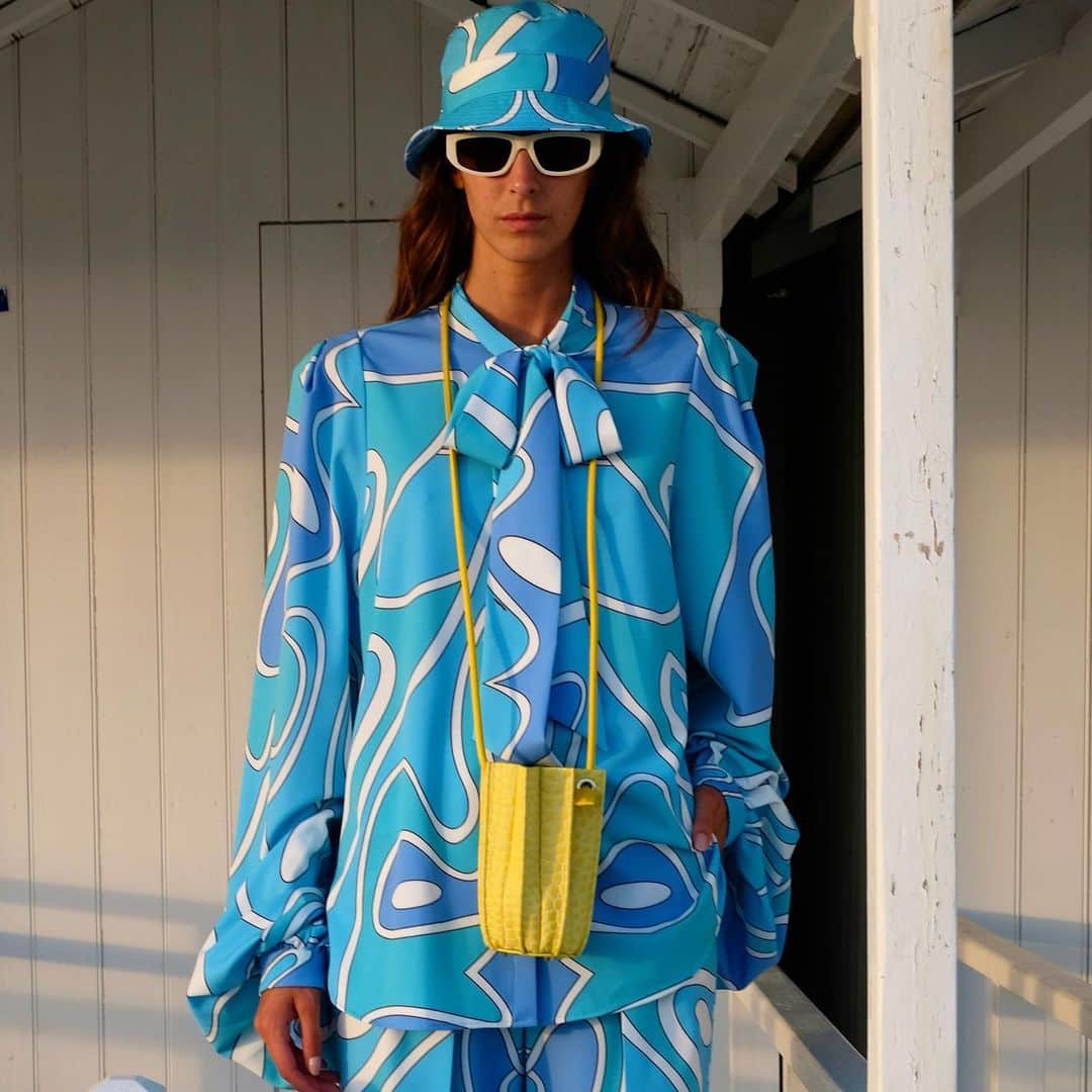 サラバターリアのインスタグラム：「...PLISSE’ BUCKET XS  On SARABATTAGLIA.com and in the best stores.   #SaraBattaglia #SS21 LA JOIE DE VIVRE」