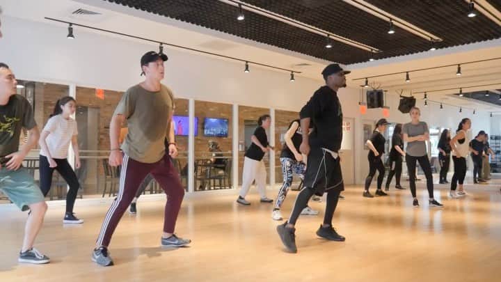 EXILE PROFESSIONAL GYMのインスタグラム：「(Pre Covid Clip) PS: Do you miss in-person classes ? We do!!! 😫😫😫😫But for now when in-person still not available we offering you the same vibe but Live stream with your favorite teacher!🔥🔥🔥 Every Sunday  at 3 pm EST! 🔥🔥🔥🔥 Live stream class form EXPG NY studio 💫Hip Hop💫with amazing @iamironbryan ✨✨✨✨✨✨✨✨✨✨ . You won’t wanna miss it!  Registration is open !!!  How to book🎟 ➡️Sign in through MindBody (as usual) ➡️Click buy “ONLINE CLASS15” for purchased single class for 15$ ➡️15 minutes prior to class, we will email you the private link to log into Zoom, so be sure to check your email! ➡️Classes will start on time, so make sure you pre register, have good wifi and plenty of space to safely dance! . . Zoom Tips🔥 📱If you plan to use your phone, download the Zoom app for the best experience. 🤫Please use the “mute” button when you are not speaking to prevent feedback. 💃You do not have to join displaying your video or audio, but we do encourage it so teachers can offer personalized feedback and adjustments. . 🔥🔥🔥🔥🔥🔥🔥🔥🔥 . #expgny #onlineclasses #newyork #dancestudio #danceclasses #dancers #newyork #onlinedanceclasses」