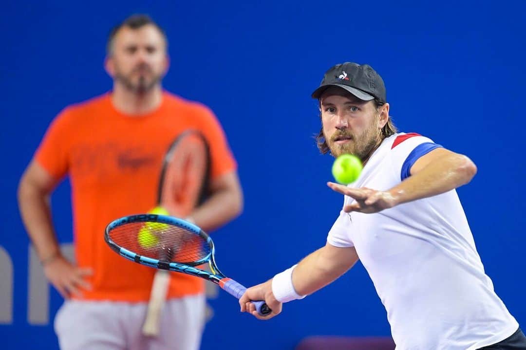 リュカ・プイユのインスタグラム：「Eyes on the prize! 🎾💪🏻 Ravi de retrouver l’ @opensuddefrance 😁 #Allez ( 📸 J.B. Autissier - Panoramic )」