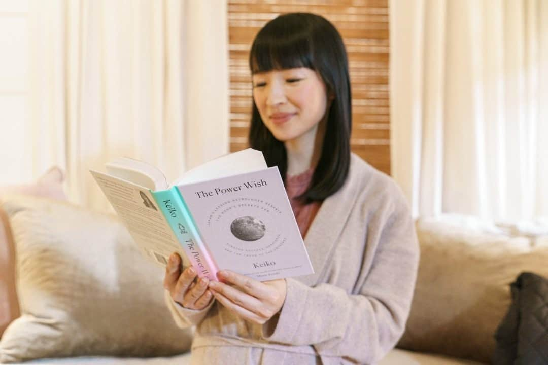 近藤麻理恵さんのインスタグラム写真 - (近藤麻理恵Instagram)「Congratulations to @keikopowerwish on her new book, “The Power Wish.” To me, living in sync with the moon’s rhythm is living in sync with nature. This book explains how using the moon’s energy can help make your wishes come true.   Keiko is a leading astrologer in Japan and a longtime friend of mine. "The Power Wish" is available now wherever books are sold. Photo by @kitkarzen. 👯‍♀️🌝」2月22日 1時45分 - mariekondo