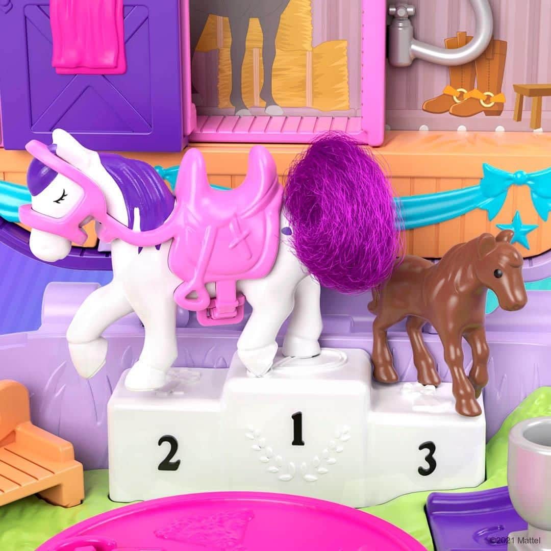 Mattelさんのインスタグラム写真 - (MattelInstagram)「Saddle up for a tiny adventure with #PollyPocket! 💜🐴 With the new Jumpin’ Style Pony Playset, kids can groom their horse, take Polly on a ride, and even carry the set as a purse for fashionable, on-the-go play.」2月22日 2時00分 - mattel
