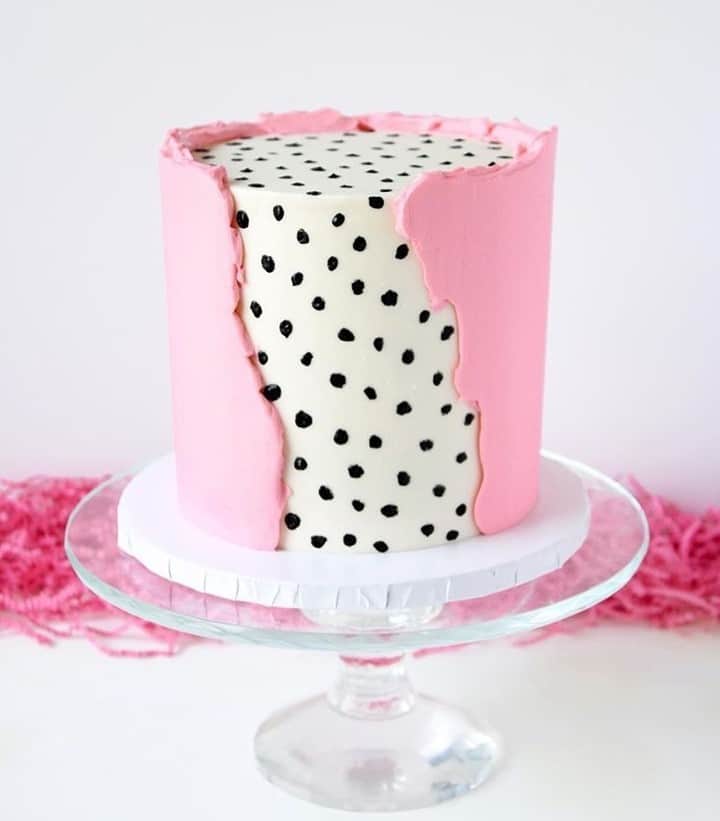 2.8 Milllon CAKESTERS!のインスタグラム：「Cake by @sabrinabakerina」