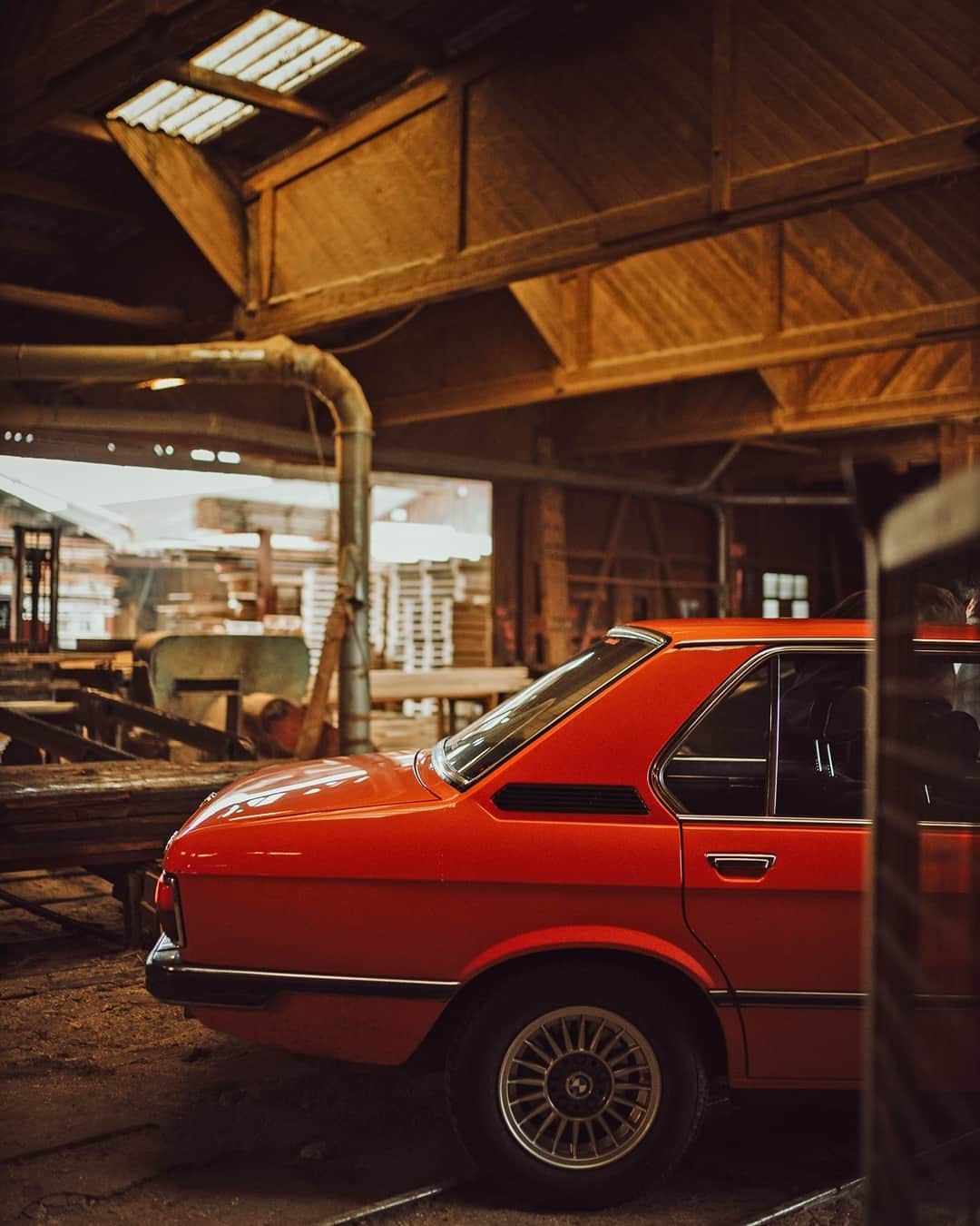 BMWさんのインスタグラム写真 - (BMWInstagram)「A little rest between sets. The first generation of the BMW 5 Series. #BMW #5Series #BMWClassic @bmwjogge @bmwclassic」2月22日 2時00分 - bmw