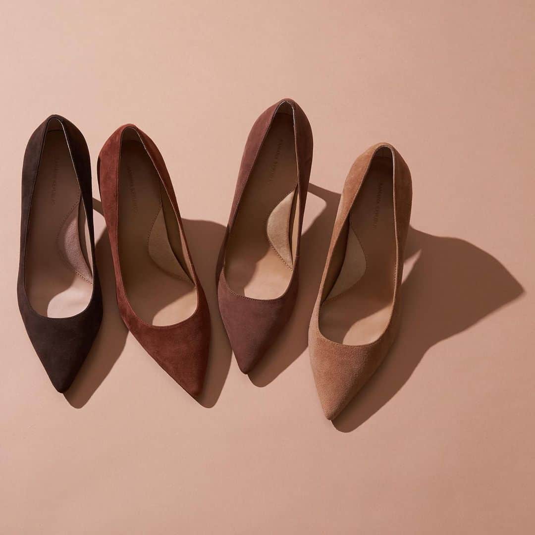 Banana Republic のインスタグラム：「Heel empowered in our Madison 12-Hour pump. Designed to support you with every step, now available in your favorite hue. #TrueHues」