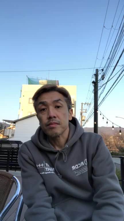 のインスタグラム：「live on twitch 5:30pm start😎☝️」