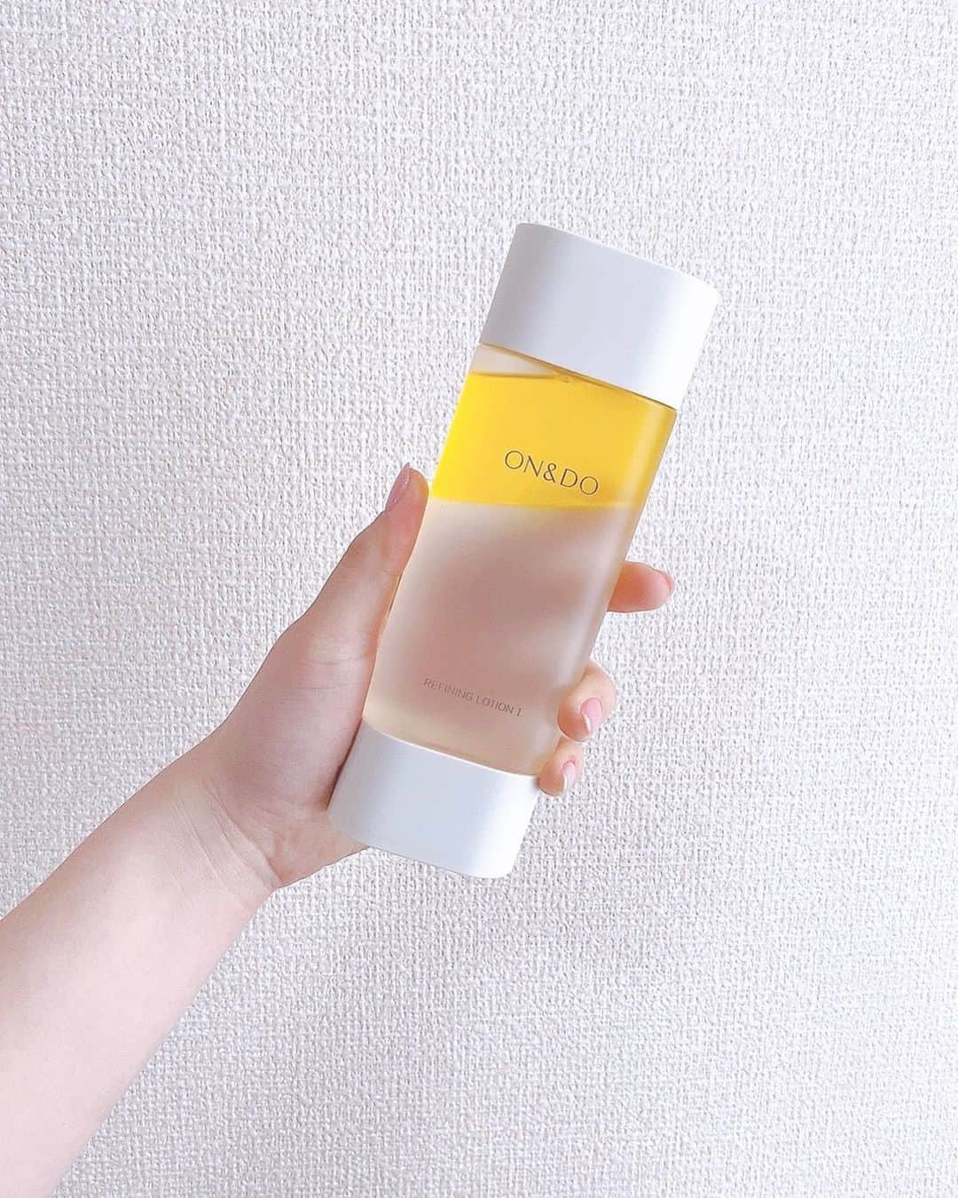 北川りなさんのインスタグラム写真 - (北川りなInstagram)「Instagram見てて気になってた @onanddo_official のREFINING LOTION✨  オイルとエキスの2層になってて シェイクするとまろやかな美容液状になるの！  オイルインなのにベタベタせず サラッとしたテクスチャーだから 朝とかも使えて便利⭐︎⭐︎  暖房とかで乾燥しやすいから こういうのいいよね😆  #ondo #onanddo #スキンケア#化粧水#オイル#温肌#温活#コスメ#pr#美容」2月21日 17時29分 - ri.s215.na