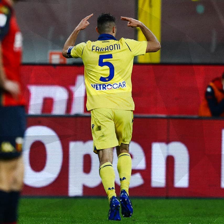エラス・ヴェローナFCのインスタグラム：「- 𝐿𝑜 𝑎𝑠𝑝𝑒𝑡𝑡𝑎𝑣𝑜 𝑑𝑎 𝑡𝑢𝑡𝑡𝑎 𝑙𝑎 𝑠𝑡𝑎𝑔𝑖𝑜𝑛𝑒 -  Bentornato al ⚽️, Fara 💪🟡🔵  #HVFC #GenoaVerona #Faraoni」