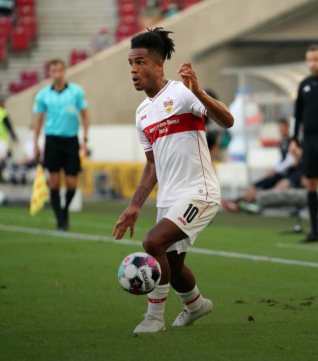 VfBシュトゥットガルトのインスタグラム：「3️⃣1️⃣ Happy Birthday, Dida! 🥳🎉  #VfB #bundesliga #happybirthday #allesgute #geburtstag #Didavi #VfBStuttgart #auscannstatt」