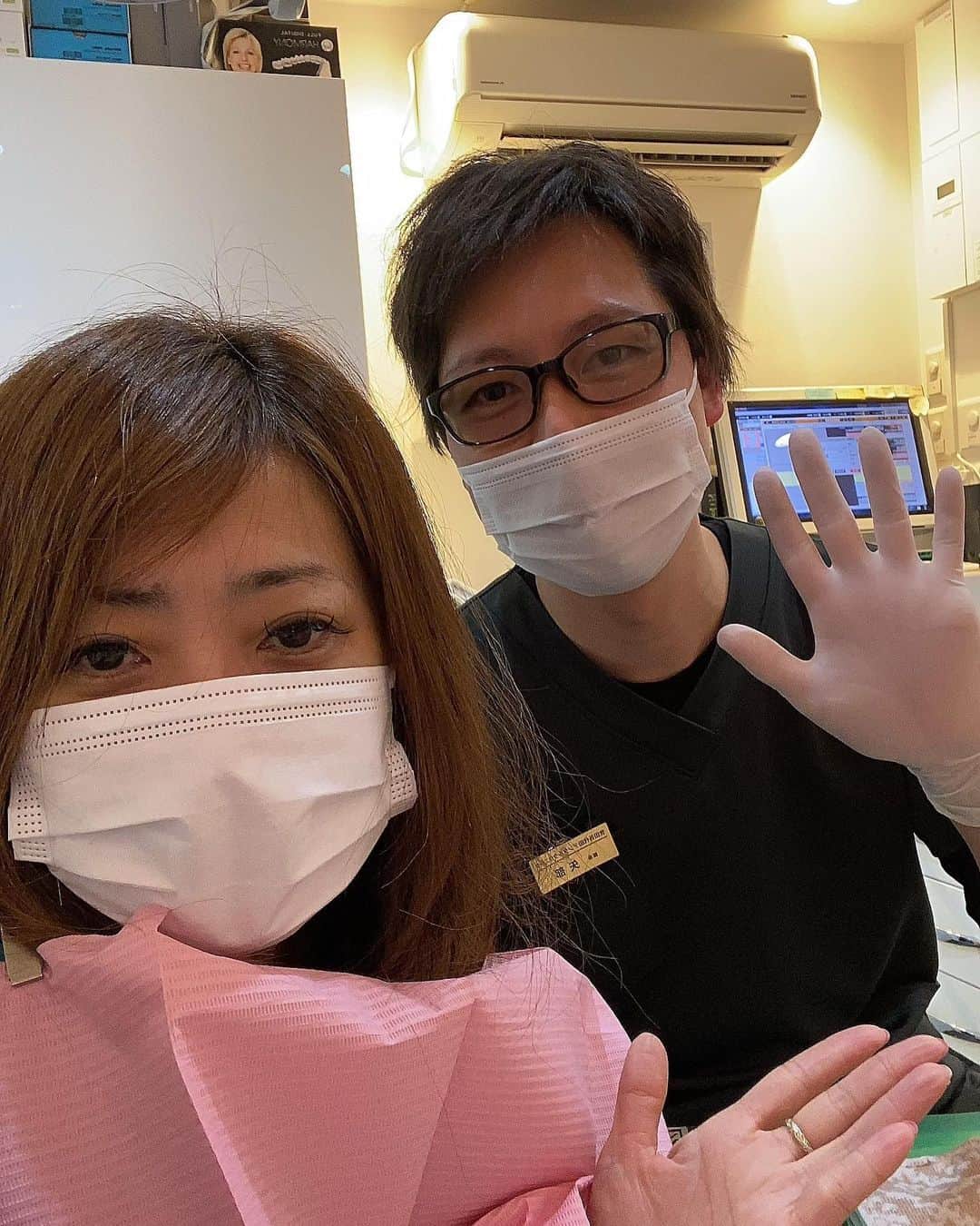 のインスタグラム：「いつもお世話になってる 世田谷代田デンタルクリニック  矢部っちこと 矢部院長🦷  すっぴん、ダメージデニム、ボサボサお疲れモードで行ったら  「お忙しそうですねぇ～かっこが……」  (｡･_･?)ﾊﾃ?  どーゆー意味だ？  時間差で……  汚い…てことに気づいたw  時間差で じわじわキタ。  いつも通りやん❗  おい💢  笑うわ。矢部っち。 動画の音声は消しといてあげようww  でも、腕は確かな親切丁寧痛くない歯医者です！  #歯医者 #世田谷代田 #世田谷代田デンタルクリニック #友達 #院長 #腐れ縁 #家族で頼りにしていますw #痛くない歯医者 #日曜日やってる   #すっぴん とか #汚とか #今更 ？w」