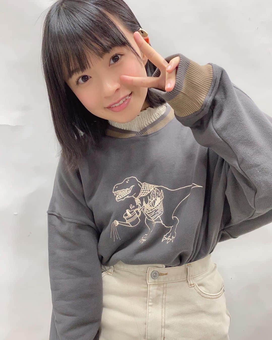 百川晴香さんのインスタグラム写真 - (百川晴香Instagram)「新しいお洋服がおおおお〜🦖恐竜に惚れた(笑) #私服 #doublename #かわいい #japanesegirl #cute #followｍe」2月21日 17時31分 - momokawaharuka