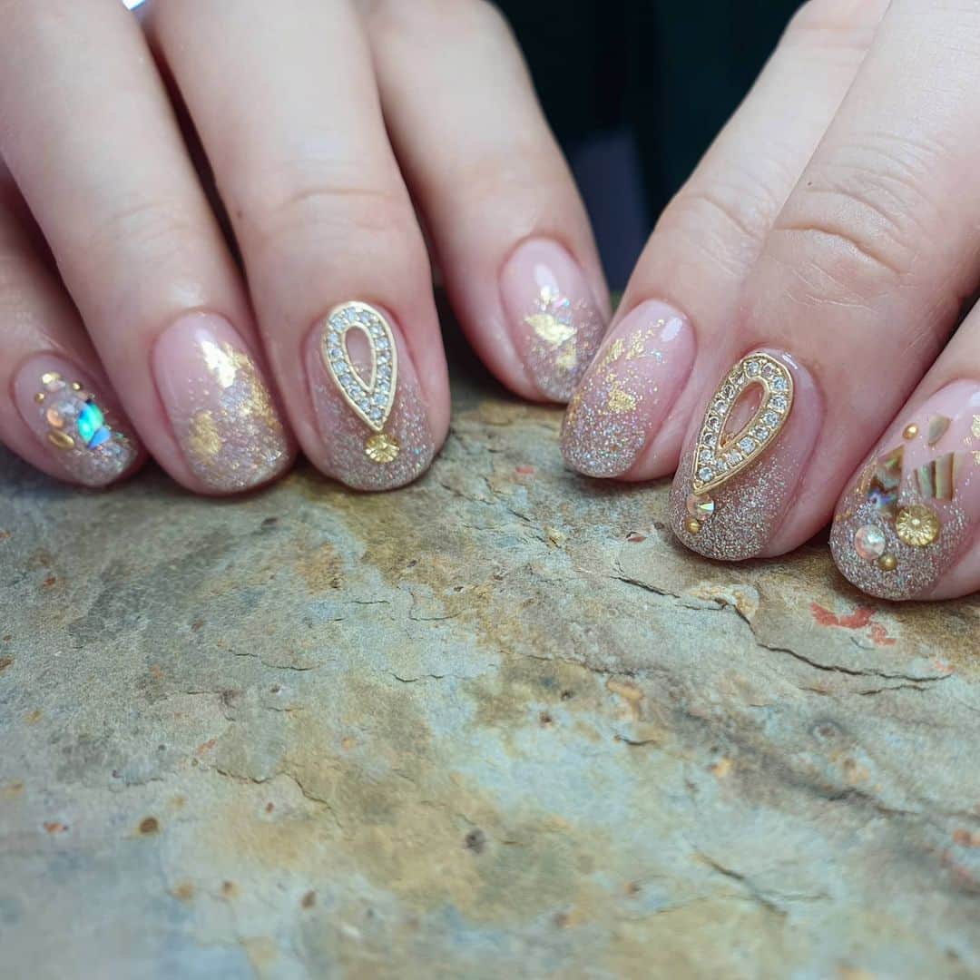 Yingのインスタグラム：「I used PREGEL Tulle Grege for the perfect soft nude to act like a concealer base! Charms secured with Bijou Gel.  All items can be purchased at @nailwonderlandsg 🤗 . . . 🛒 www.nailwonderland.com⁣⁣ 📍20A Penhas Road, Singapore 208184⁣⁣ (5 minutes walk from Lavender MRT)⁣⁣ .  I am currently only able to take bookings from my existing pool of customers. If I have slots available for new customers, I will post them on my IG stories. Thank you to everyone who likes my work 🙏 if you need your nails done, please consider booking other artists at @thenailartelier instead ❤  #ネイルデザイン  #ネイルアート #ネイル #ジェルネイル #nailart #네일아트 #pregel #プリジェル #nails #gelnails #sgnails」