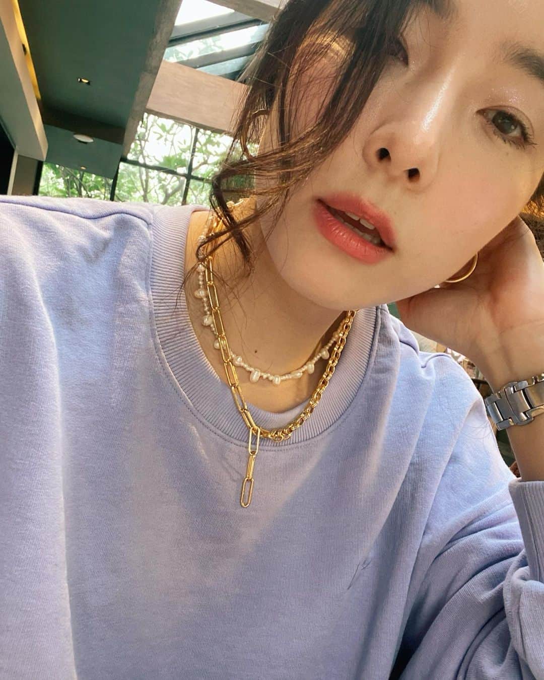 GYEON SEOのインスタグラム：「_* gold and pearl  . . @bloomsnoonstudio」