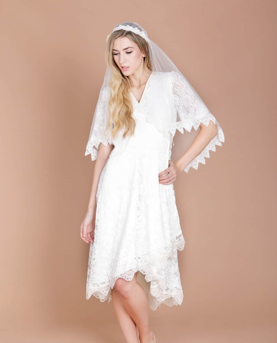 ミナのインスタグラム：「Short dress is the perfect choice for a small wedding in the heart of London. Just look at our Marion dress! 😍 If you’re planning a wedding with short notice or small budget, but still would like to have a handmade dress, have a look at our sample sale dresses. Link in bio. You can reserve a dress by emailing me. I’ll then let you know more about the samples you like the most and we can even schedule a Zoom call so that I can show you the materials close up and answer all your questions. ⁠ ⁠ The Marion dress sample in the picture (there are two actually, one size 10 and the other size 12) is priced at £250. For more info, get in touch at info@indiebridelondon.co.uk. Miina xx⁠ ⁠ Photography: @karoliinabarlund ⁠ Model: @juste_j ⁠ ⁠」