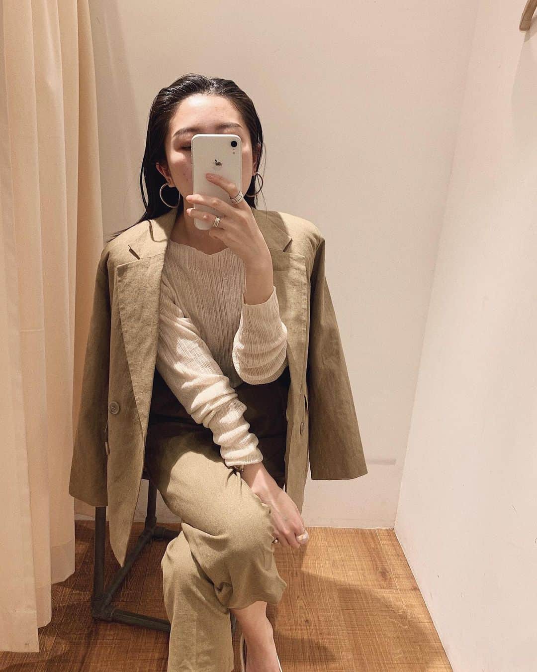 大波絢香のインスタグラム：「*﻿﻿ *﻿ ﻿  ﻿﻿リネンシリーズ🌿  こっちのカラーも捨てがたい😯  ﻿  着用アイテムはインスタTOPのURLから🛒﻿﻿﻿﻿﻿﻿﻿﻿ ﻿@ayaka_onami_ ﻿﻿﻿﻿﻿﻿﻿﻿﻿ ﻿﻿ ﻿﻿﻿﻿﻿﻿﻿﻿﻿﻿﻿﻿  @ungrid_official﻿﻿﻿﻿﻿﻿﻿﻿﻿﻿ @ungrid_staffsnap ﻿﻿﻿﻿﻿﻿﻿﻿﻿﻿﻿﻿﻿﻿ #ungrid#code#ungrid_ayaka#仙台#仙台パルコ#大人カジュアル#大人コーデ#黒髪#シンプルコーデ#セットアップ#きれいめコーデ#きれいめカジュアル#リネン」