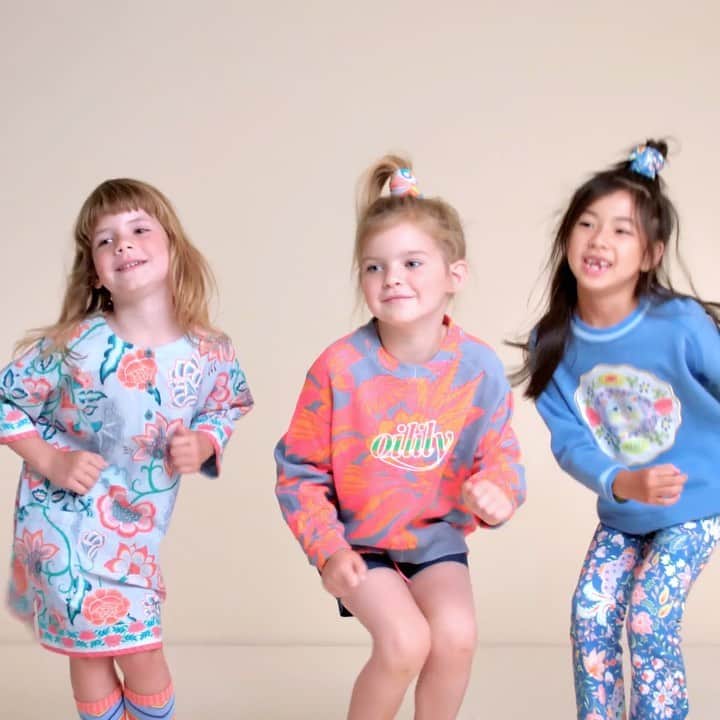 のインスタグラム：「It's Sunday FUNDAY! ⁠⁠ 🤸🏽‍♀️🤸🏼‍♂️🤸🏻⁠⁠ #oilily #oililyworld #SS21⁠ #spring #summer #womenswear #kidswear #printonprint #oililyandme」