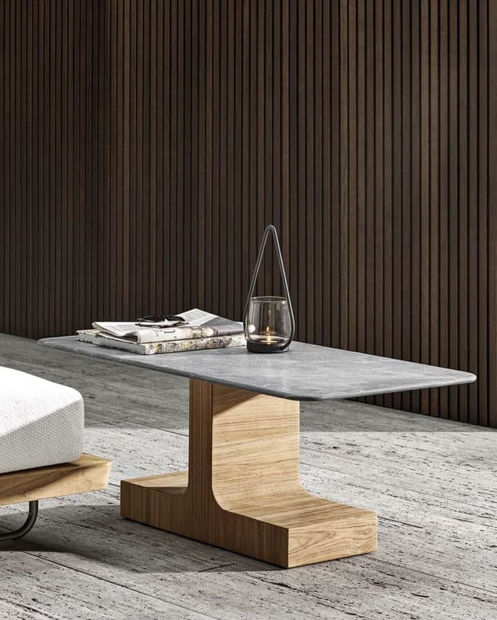 Minotti Londonさんのインスタグラム写真 - (Minotti LondonInstagram)「Give your outdoor furnishing a natural accent with the Block Outdoor Coffee Table by Rodolfo Dordoni.  With its sculptural look and its shiny lacquered tabletop, the Block table affirms itself as a furnishing piece with a big personality.  Discover the Block Outdoor coffee table by tapping the link in our bio.  #minottilondon #interiordesign #interiordecorating #furniture #furniturelondon #homesweethome #homefurnishing」2月21日 18時00分 - minottilondon