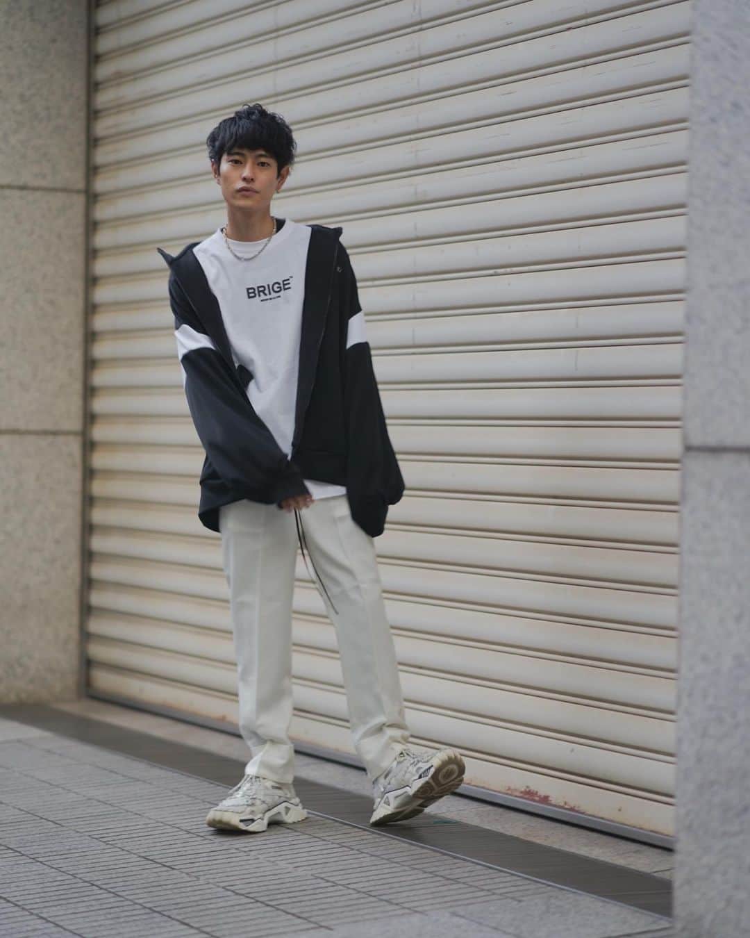 FumiShun BASEのインスタグラム：「I had sushi for lunch today. Do you like Japanese foods?  New jacket @yohki.official   📷 @ig_onelife」
