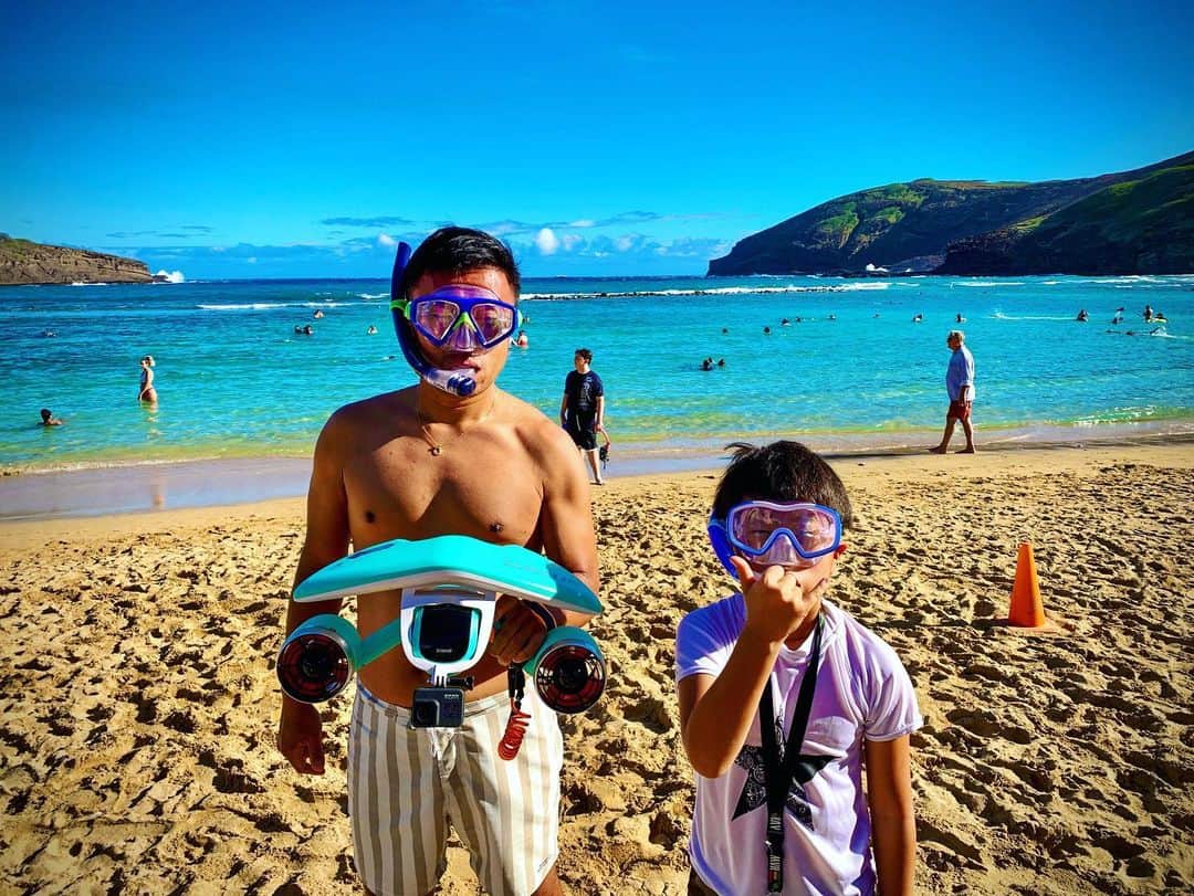 kawaiihawaiitourさんのインスタグラム写真 - (kawaiihawaiitourInstagram)「ハワイでスノーケルができるハナウマ湾を紹介します！たくさんの熱帯魚やお魚がでてきて楽しめます。少しでも多く皆さんにハワイの気分を味わってもらえたら嬉しいです。当社では、お客様が行きたいところを自由に選んでもらって好きなようにツアーが回れます‼️本日は、59人の感染者がでました! ------------------------------------------------------- ❤️Kawaii Hawai'i Tour / カワイイ・ハワイ・ツアー ❤️✨🌈プラン🌈✨ (ハワイ州政府公認会社 PUC 497-C) ✔︎日本人経営 日本人ガイド付きツアーなので安心️🏝✨😎👍🏽 ✔︎あなただけのオリジナルツアーが作れます ✔︎初ハワイ満喫コース、オススメスケジュールご用意しています‼︎ ✔︎ガイドブック派？それともローカル体験派？ ✔︎なんでもご相談下さい 💁🏽‍♂️💁🏽☀️🏝✨😎👍🏽 ✔︎お写真もたくさんお撮りします🤳 ------------------------------------------------------ 目標を達成するには、全力で取り組む以外に方法はない。そこに近道はない(マイケル・ジョーダン) ------------------------------------------------------ お客様の笑顔が私達の笑顔をモットーにツアーをさせてもらっています🚙🚖🚘 --------------------------------------------------------  #ハワイ #hawaii #ハワイ挙式 #カワイイハワイツアー　#コロナ　#ファインダー越しの私の世界 #カカアコ #ハワイ好き #ラニカイビーチ #天国の海 #ハワイウェディング #ハワイ行きたい #ハワイツアー #アウラニディズニー  #ハワイチャーターツアー #ハワイオプショナルツアー #ハワイ旅行 #ハワイ女子旅  #カイルア #ハレイワ 　#ハワイ挙式 #ハワイ好きな人と繋がりたい #ハワイコロナ　#インスタ映え　 #南国 #シュノーケル #ハワイ大好き   #オアフ島 #ハナウマ湾 #hanaumabay #カイルアビーチ」2月21日 18時07分 - kawaiihawaiitour