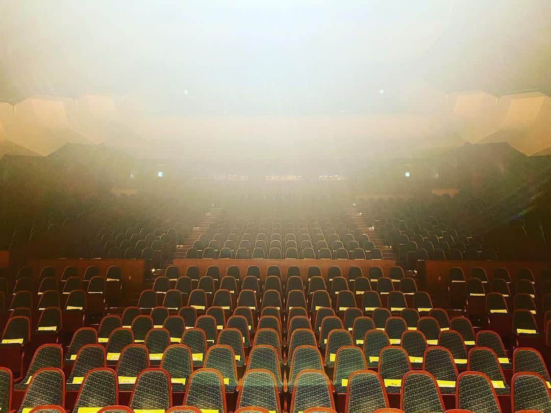 木嶋真優のインスタグラム：「今日は香川県県民ホールでした🎻　 私だったらコンサート聴くのやめて ひなたぼっこしたいなあ☺️とか思ってしまうような 快晴で気持ちが良い日☀️ プログラムは事前に座席に置いてくださっていたり、など たくさんの皆さんのご配慮で 今日もコンサートを開催することができました🥺 舞台に出た瞬間たくさんのお客様に嬉しくて びっくりしました☺️🙏 本当にありがとうございました。」