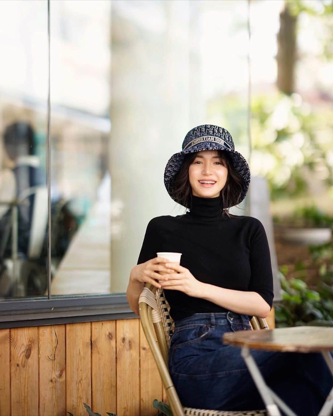 fukishaljのインスタグラム：「Sunday mood 🤍  マネージャーさんと打ち合わせ😊 だんだん春らしい気候になってきましたね。 今年は桜みれるといいなっ🌸」