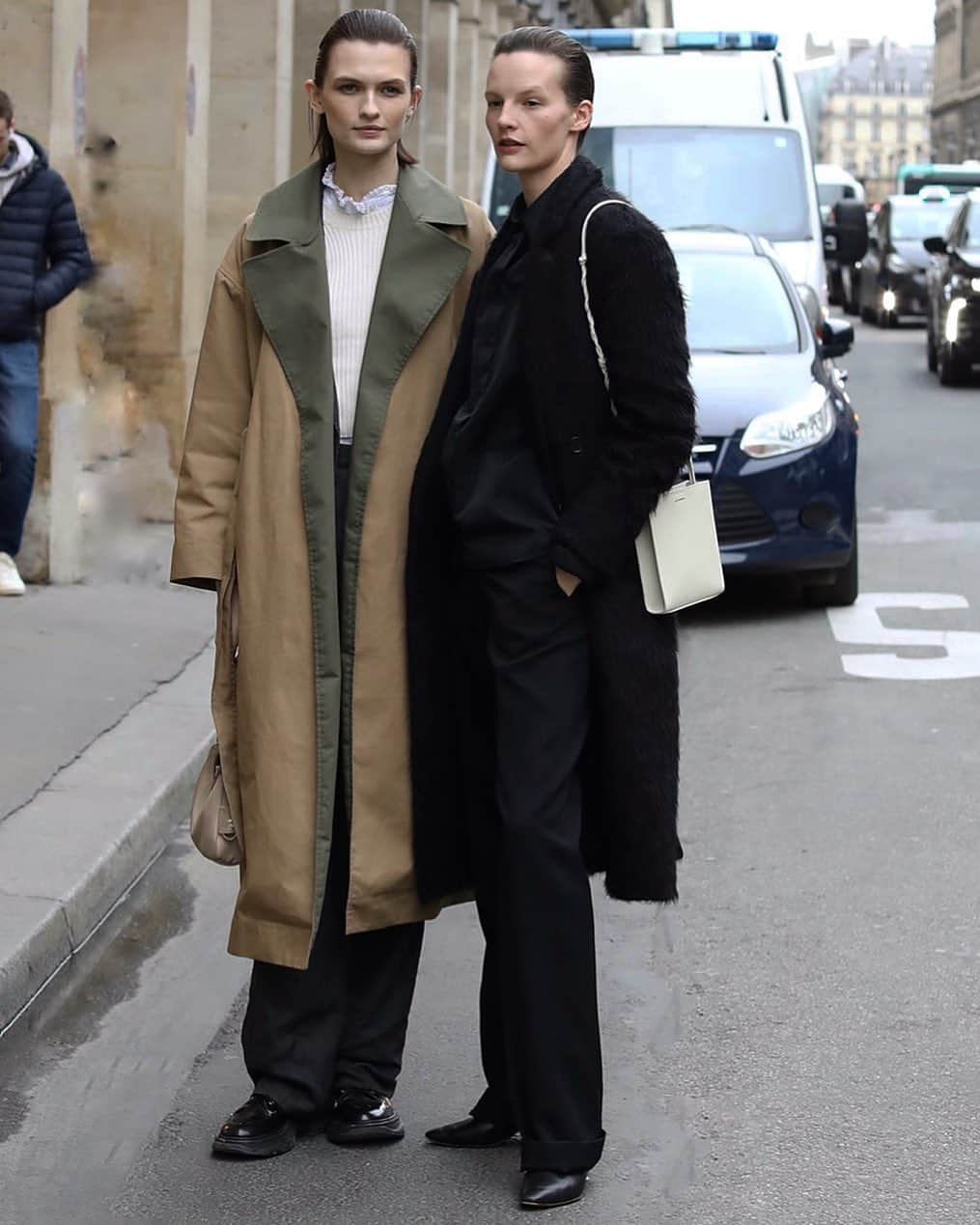 Lee Oliveiraさんのインスタグラム写真 - (Lee OliveiraInstagram)「29.02.2020 Rue de Rivoli, Paris  Models Off-Duty (left) @lara_mullen (right) @s_blomqvist」2月21日 18時16分 - leeoliveira