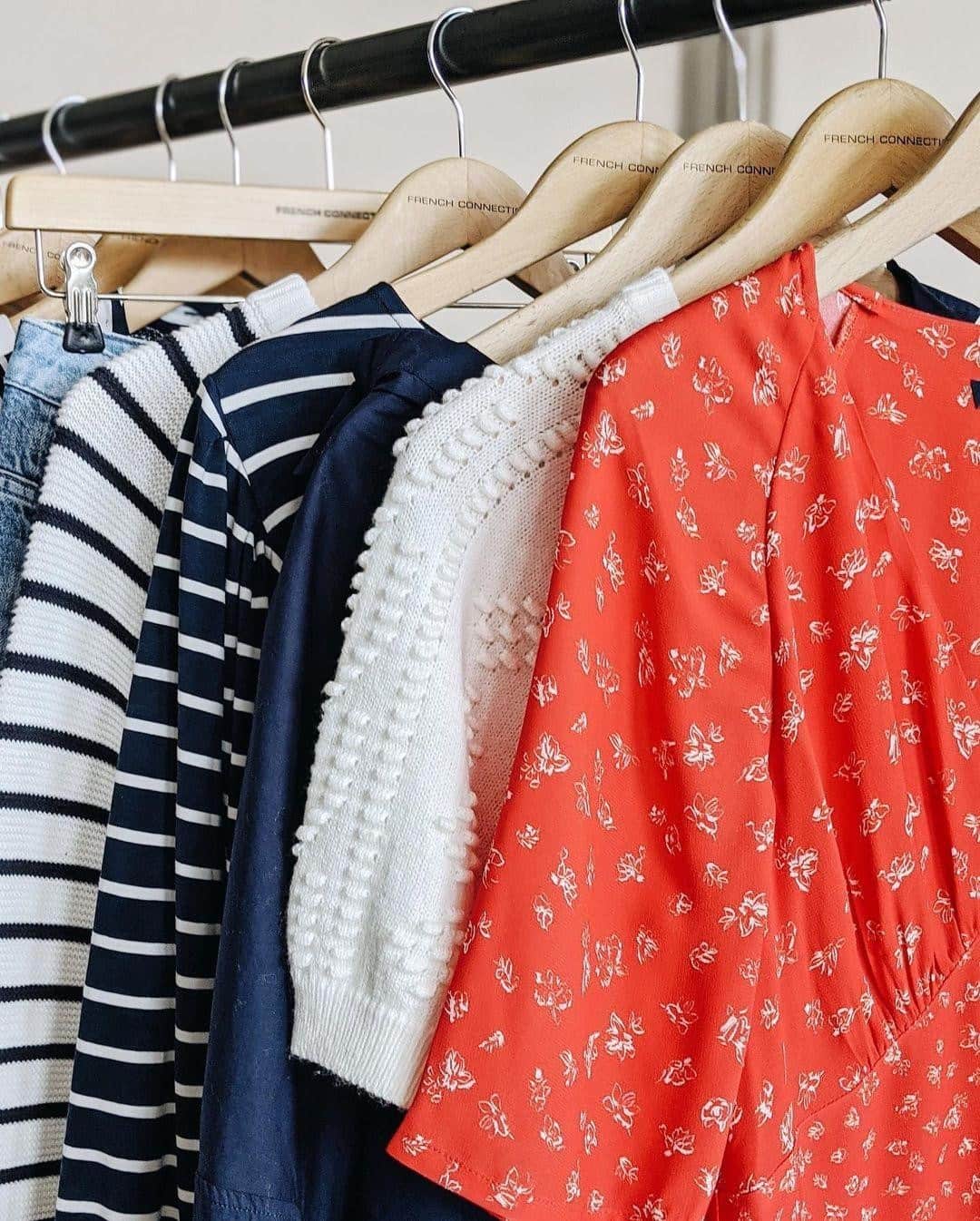 フレンチコネクションのインスタグラム：「Just planning our outfits for the week ahead❤️(📷: @frenchconnectionus).   #FrenchConnection #MyFC」