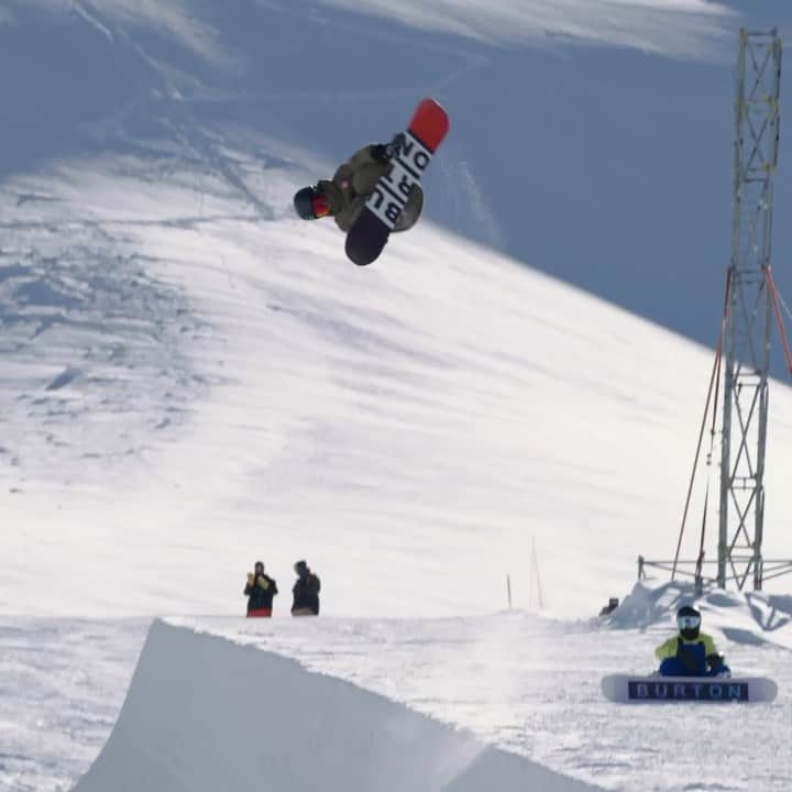 オリンピックチャンネルのインスタグラム：「Growing up on halfpipes of all materials and sizes, Hirano Ayumu is as comfortable on a skateboard as he is on a snowboard. His straightforward, powerful approach, boosts him into some of the highest airs in the sport and has led him to not only become the youngest X Games medallist of all time, but also a two-time Olympic silver medallist. 🏂⁠⁠ ⁠⁠ Now, with skateboarding joining the Olympic programme, could we see Hirano join the elite ranks of athletes who compete at both the Summer and Winter Games?⁠⁠ ⁠⁠ Hit the link in bio for the full story of the Japanese snowboarding star and his @Beijing2022 goals in our latest original series, Halfpipe Hype!⁠⁠ ⁠⁠ @ayumuhirano1129 @team_nippon @fissnowboard」