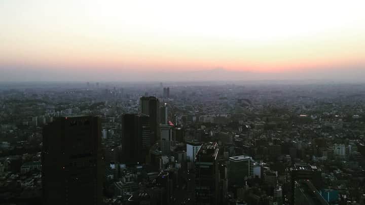 ふかしのインスタグラム：「Shibuya Skyからの富士山。 #shibuyasky #mtfuji #sunset」