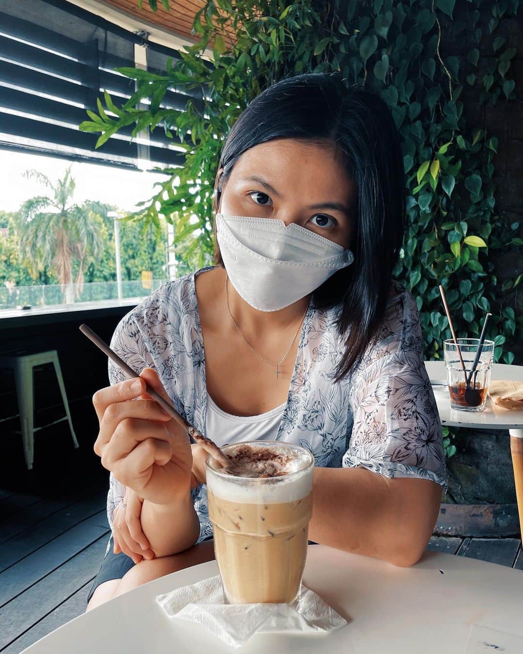 グレイシア・ポリーのインスタグラム：「Sunday means masker 😷, coffee ☕️, and You 👩🏽‍🤝‍👨🏼」