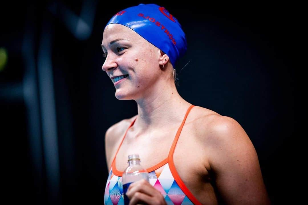 サラ・ショーストレムさんのインスタグラム写真 - (サラ・ショーストレムInstagram)「#tb to a training session with my @iswimleague team @energystandard during in Budapest. Feels like yesterday, but it’s more then 3 mounts ago already 😅🤯   Have a lovely Sunday everyone ❤️ 📷 @minekasapoglu」2月21日 18時35分 - sarahsjostrom