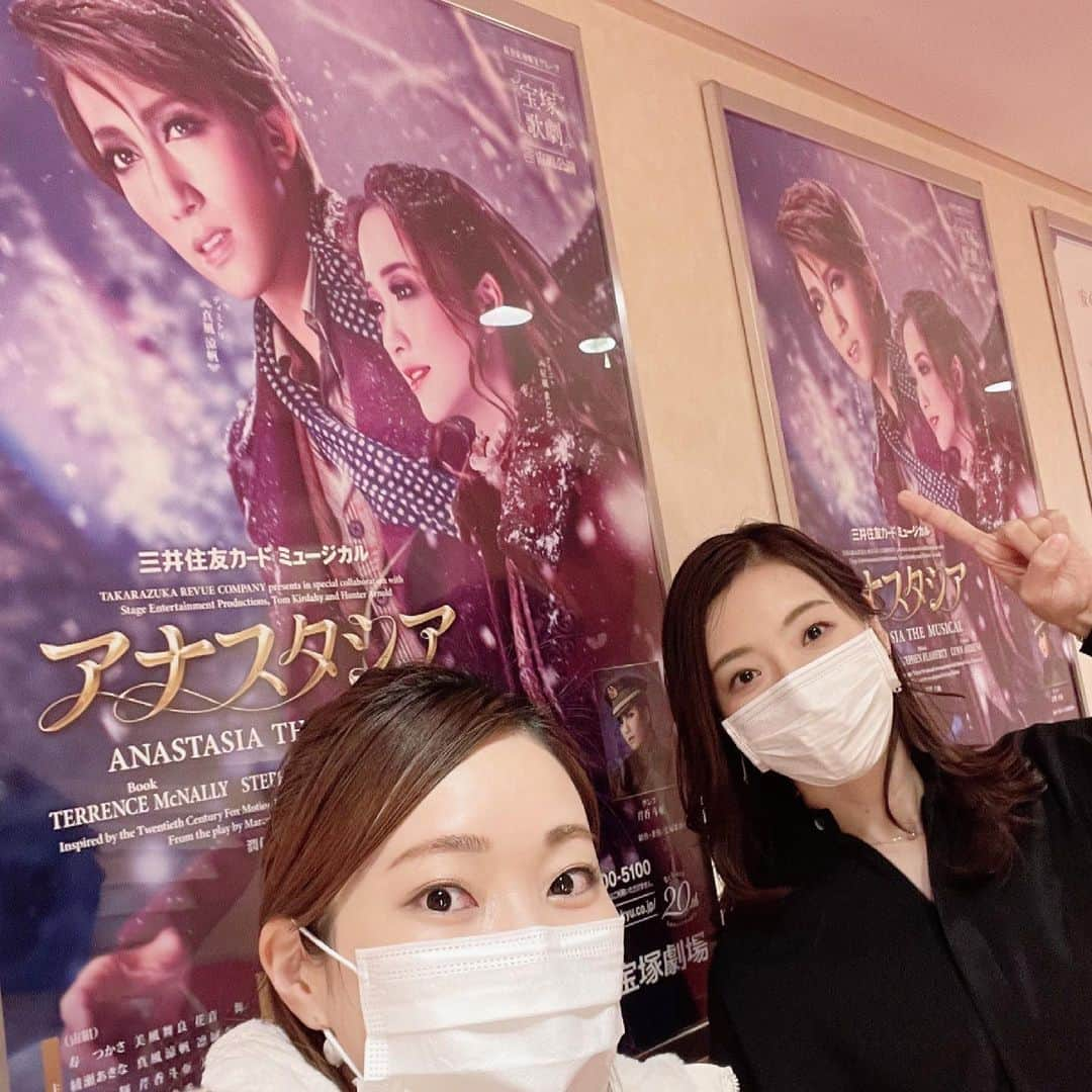 愛白もあさんのインスタグラム写真 - (愛白もあInstagram)「.﻿ 今日は宙組公演『アナスタシア』の千秋楽ですね！﻿ 完走された事、本当にお疲れ様でした！！﻿ ﻿ Bパターンの子達は元気かなぁー。と思いながらAパターンを観劇しました。﻿ でも、半分とは思えない迫力がありました！﻿ ﻿ NYのブロードウェイにいる様な錯覚に…﻿ あーもう1回今のシーン観たいなぁ！﻿ 巻き戻し！！巻き戻し！！なんて思って観てました♡﻿ ﻿ ﻿ 宙組愛が増して増して大変♡﻿ ﻿千秋楽おめでとうございます！ ﻿ ﻿ #アナスタシア #宙組  #brodweymusical  #りくと観劇 #心の潤いチャージ #宝塚は一つ ﻿ #さやかちゃん #芹香斗亜 ﻿ #アドリブ面白すぎた😆最高！流石です！」2月21日 18時36分 - aishiro_moa