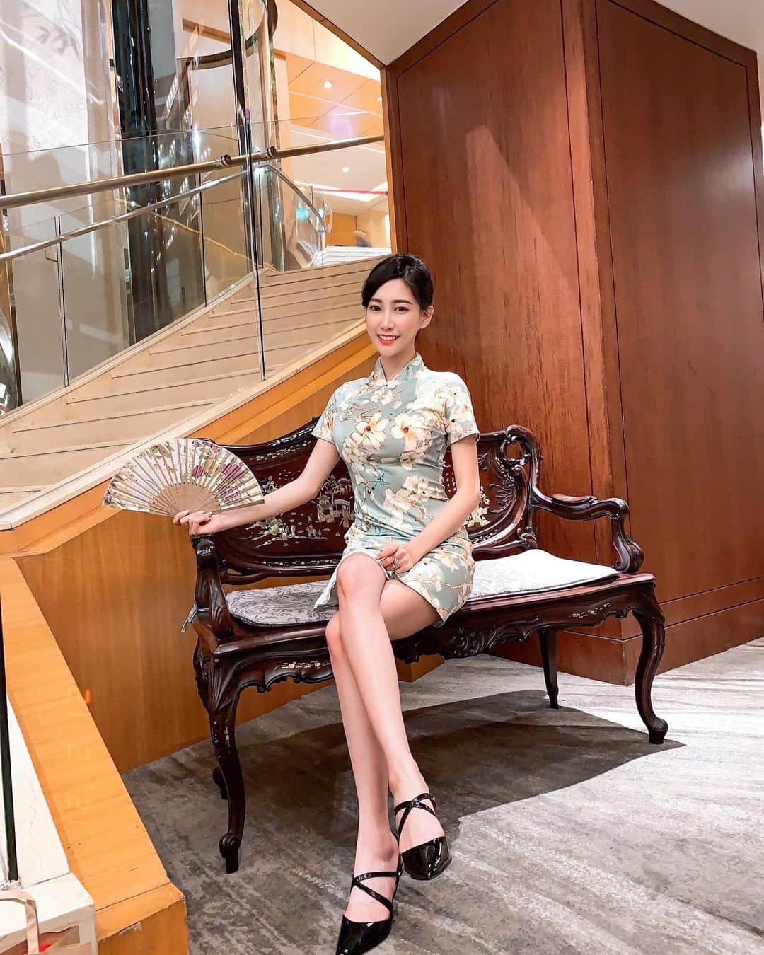 璇璇さんのインスタグラム写真 - (璇璇Instagram)「中國風旗袍春酒🧧  我們的過年還沒有結束！ 你們喜歡這個顏色嗎～～」2月21日 18時48分 - xuanxuantw
