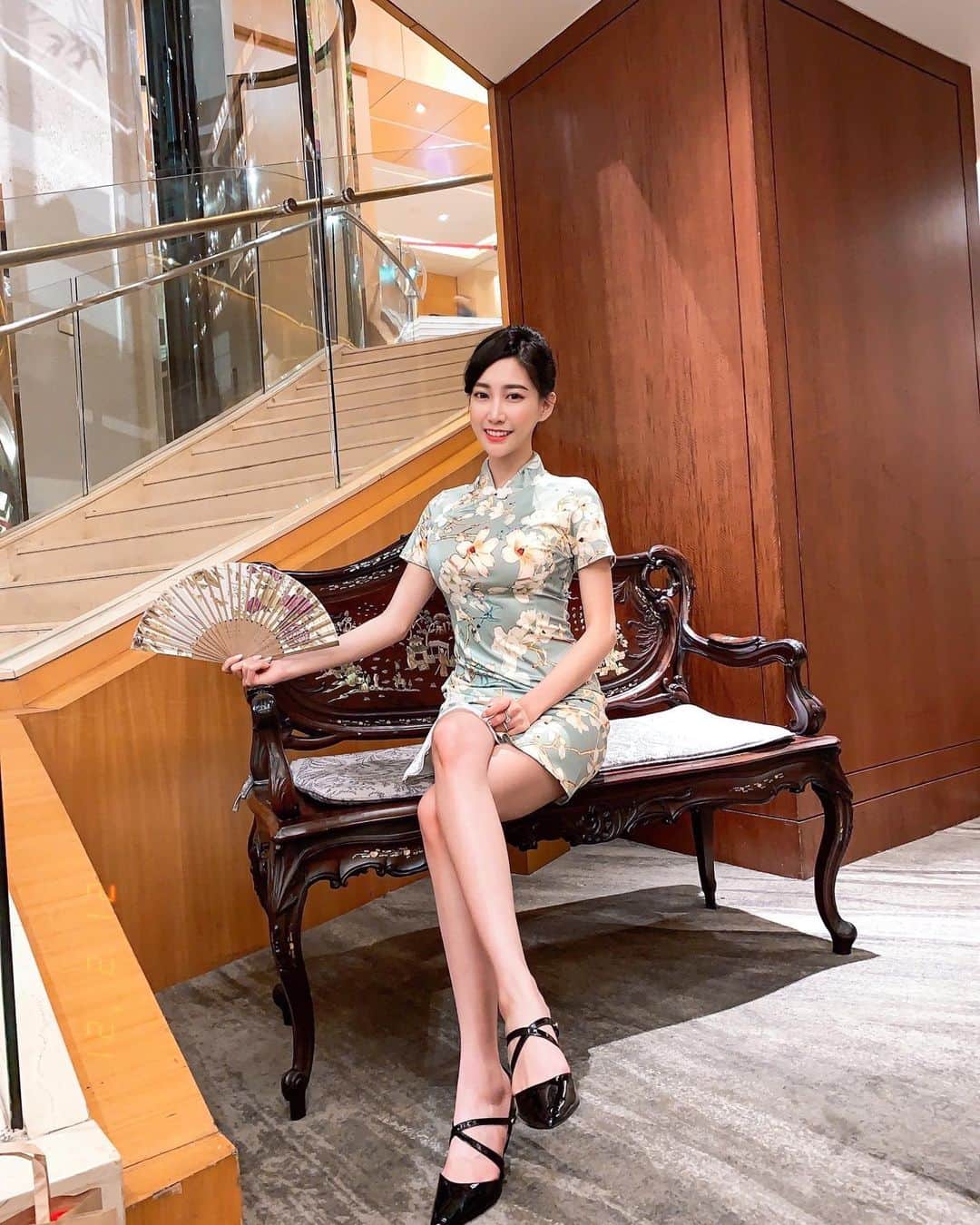 璇璇のインスタグラム：「中國風旗袍春酒🧧  我們的過年還沒有結束！ 你們喜歡這個顏色嗎～～」